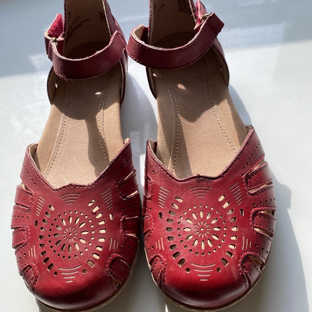 Earth Dark Red Mary Jane Leather Flats 8.5 M